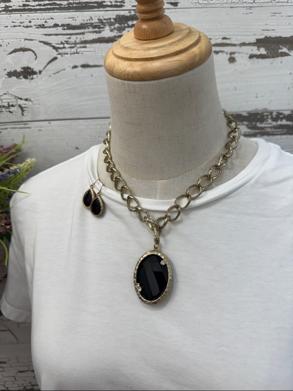 Hammered Gold Chain with Black Pendant Necklace & Teardrop Earrings Set
